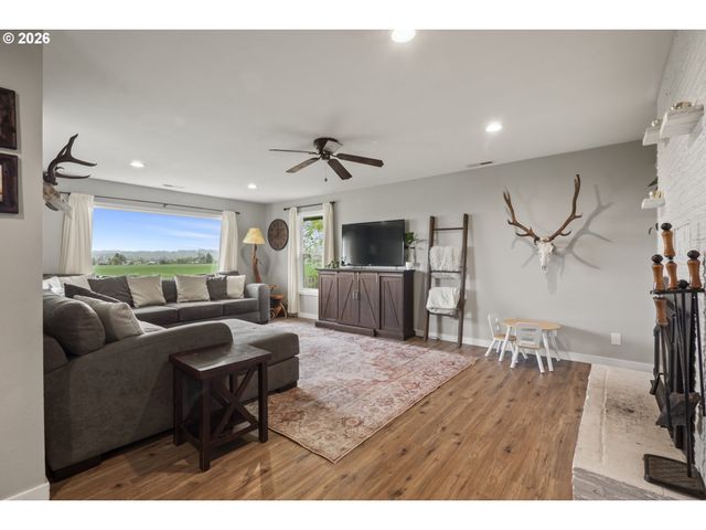 13986 S VICK Rd, Molalla, OR 97038