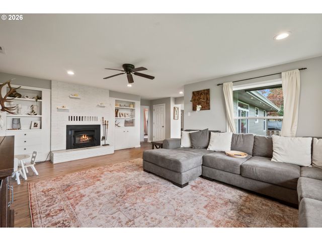 13986 S VICK Rd, Molalla, OR 97038