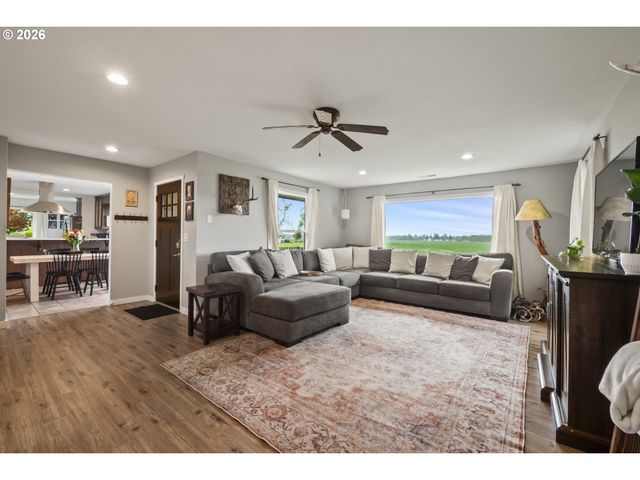 13986 S VICK Rd, Molalla, OR 97038