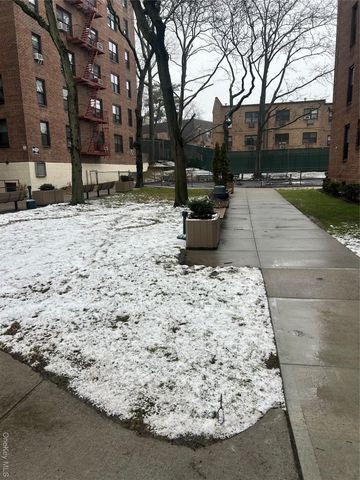 83-85 Woodhaven Boulevard 3M, Woodhaven, NY 11421