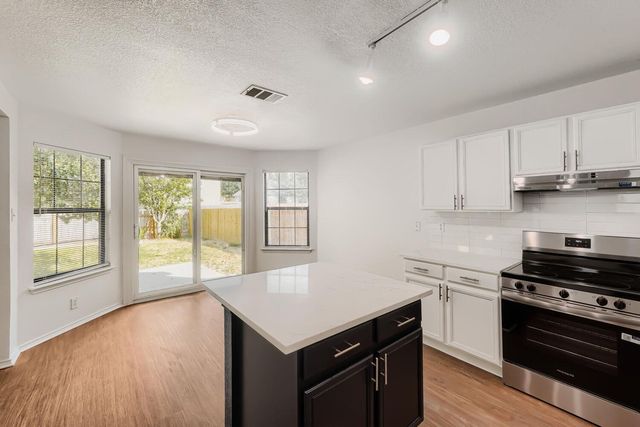 216 Capistrano DR, San Marcos, TX 78666