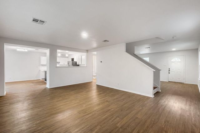 216 Capistrano DR, San Marcos, TX 78666
