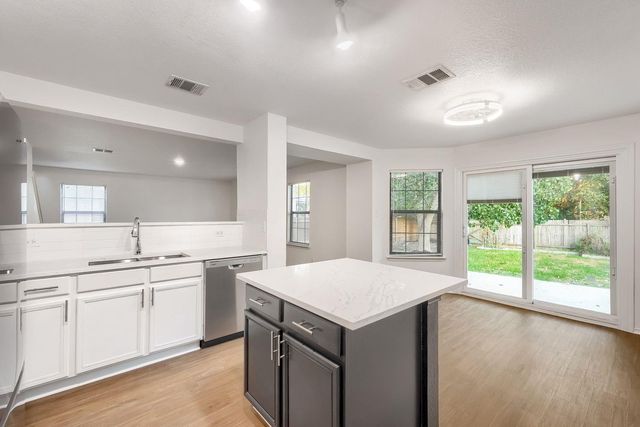 216 Capistrano DR, San Marcos, TX 78666