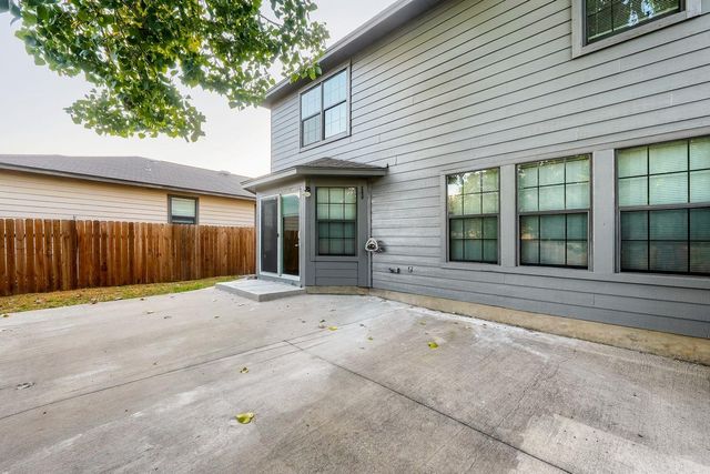 216 Capistrano DR, San Marcos, TX 78666