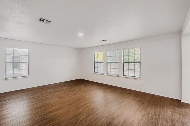 216 Capistrano DR, San Marcos, TX 78666
