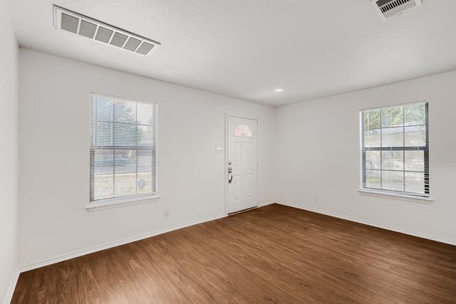 216 Capistrano DR, San Marcos, TX 78666