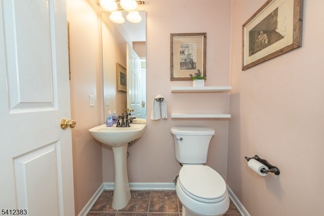 2 Cooper Ln, Long Hill Twp., NJ 07946