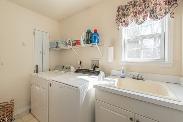 2 Cooper Ln, Long Hill Twp., NJ 07946