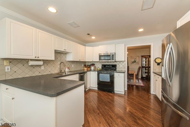 2 Cooper Ln, Long Hill Twp., NJ 07946