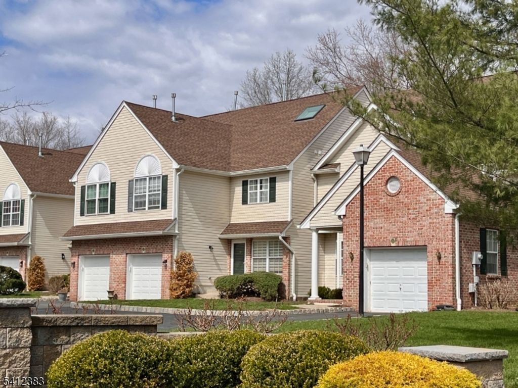 2 Cooper Ln, Long Hill Twp., NJ 07946