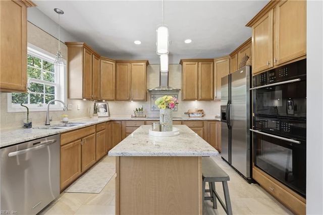700 Blossom CIR, Virginia Beach, VA 23456