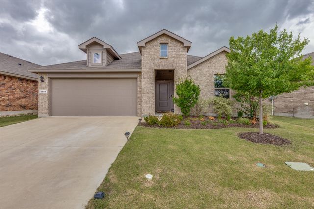 9509 Doverglen Drive, Fort Worth, TX 76131