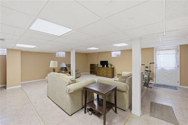 705 Willruth Dr, Shaler, PA 15101