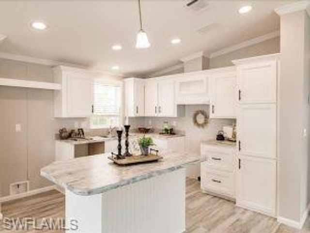 4684 Lahaina LN, Bonita Springs, FL 34134