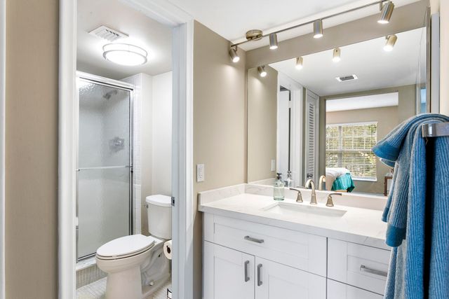 5510 Tamberlane Circle 242, Palm Beach Gardens, FL 33418