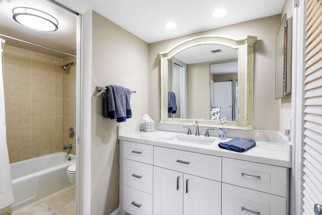 5510 Tamberlane Circle 242, Palm Beach Gardens, FL 33418