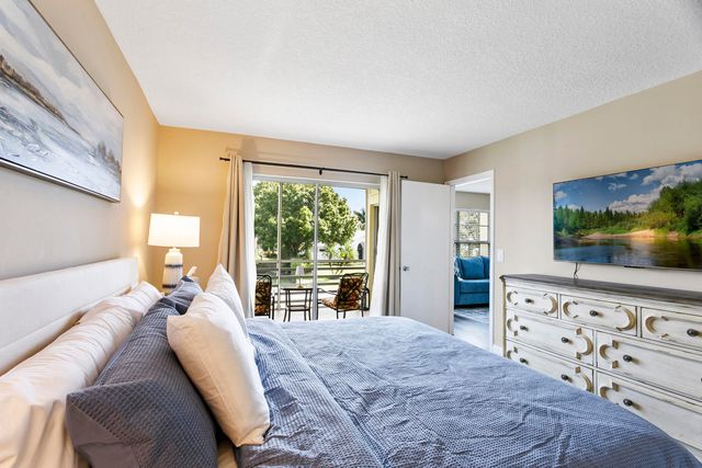 5510 Tamberlane Circle 242, Palm Beach Gardens, FL 33418
