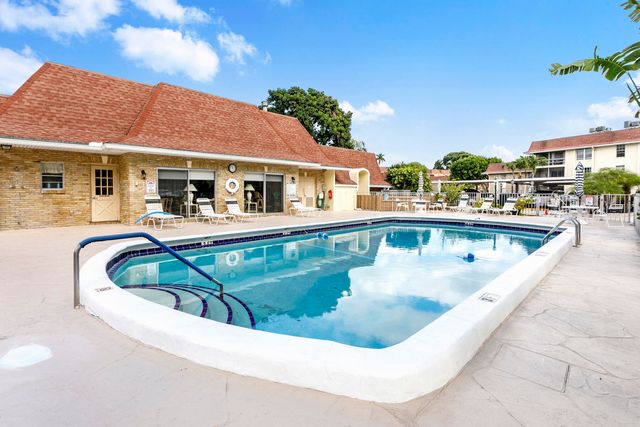 5510 Tamberlane Circle 242, Palm Beach Gardens, FL 33418