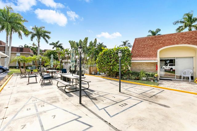 5510 Tamberlane Circle 242, Palm Beach Gardens, FL 33418