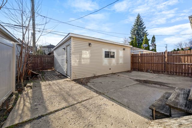 1748 N New England Avenue, Chicago, IL 60707