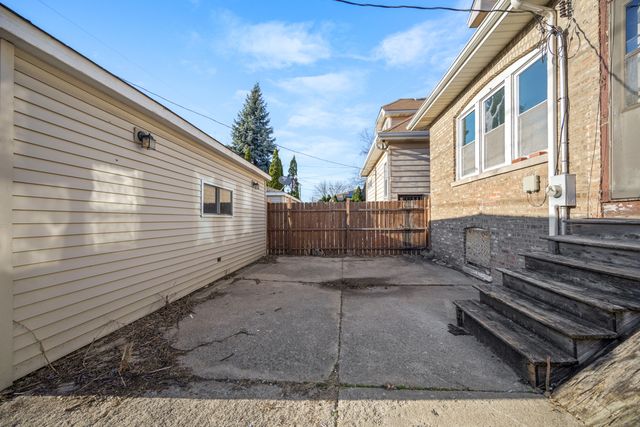 1748 N New England Avenue, Chicago, IL 60707