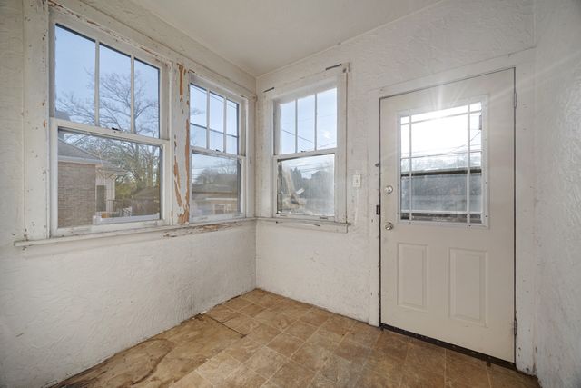 1748 N New England Avenue, Chicago, IL 60707