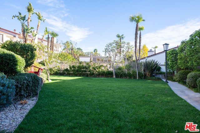 17084 Palisades Circle, Pacific Palisades (los Angeles), CA 90272