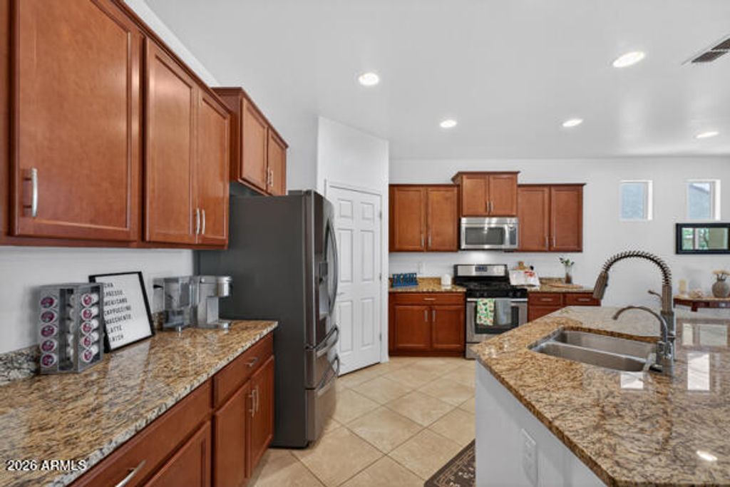 Image 12 of property listing at 7152 W MERRIWEATHER Way, Florence, AZ 85132