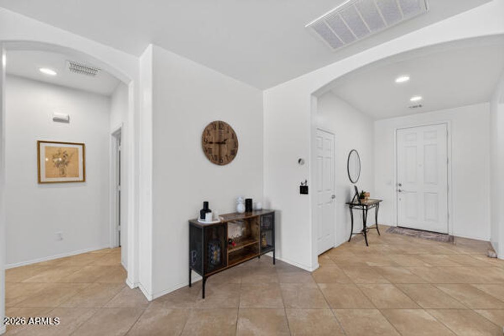 Image 5 of property listing at 7152 W MERRIWEATHER Way, Florence, AZ 85132