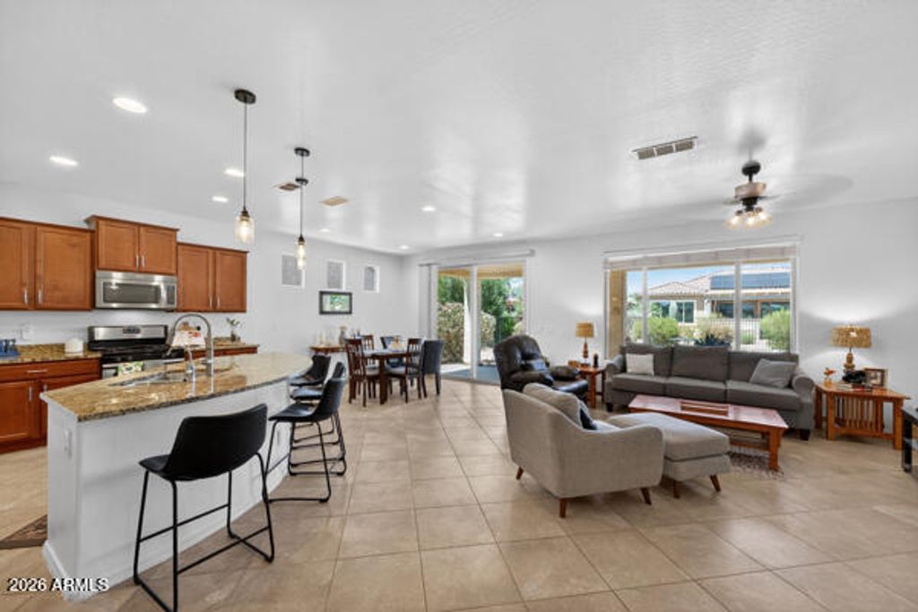 Image 8 of property listing at 7152 W MERRIWEATHER Way, Florence, AZ 85132
