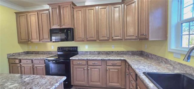 5080 Fox Hill Lane, Winston-salem, NC 27107