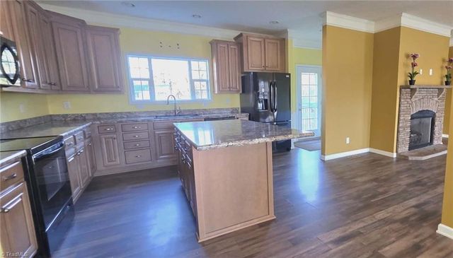 5080 Fox Hill Lane, Winston-salem, NC 27107