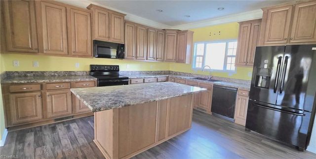 5080 Fox Hill Lane, Winston-salem, NC 27107