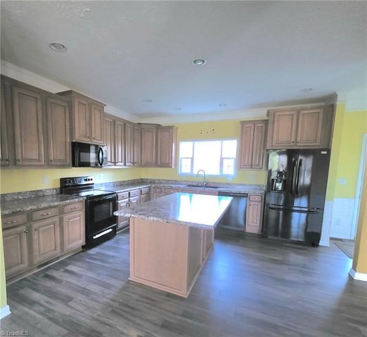 5080 Fox Hill Lane, Winston-salem, NC 27107