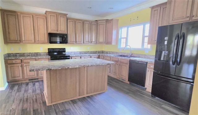 5080 Fox Hill Lane, Winston-salem, NC 27107