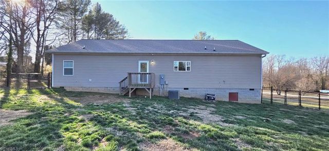 5080 Fox Hill Lane, Winston-salem, NC 27107