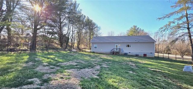 5080 Fox Hill Lane, Winston-salem, NC 27107