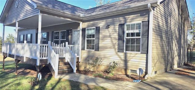 5080 Fox Hill Lane, Winston-salem, NC 27107