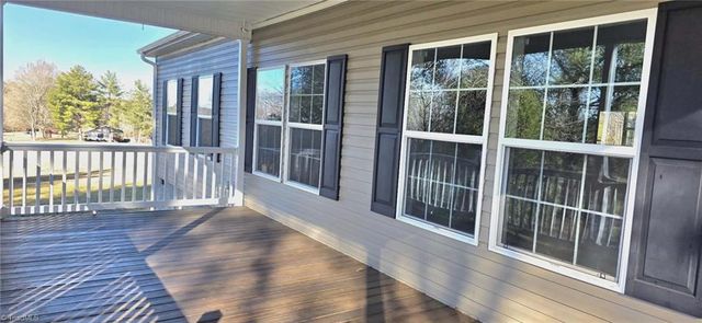 5080 Fox Hill Lane, Winston-salem, NC 27107