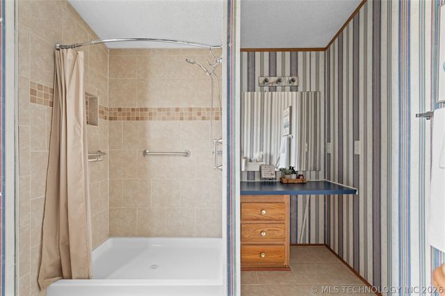 929 Buckskin, Ardmore, OK 73401