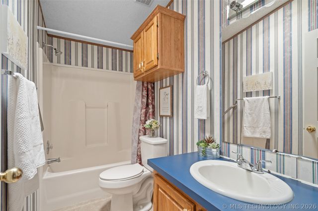 929 Buckskin, Ardmore, OK 73401