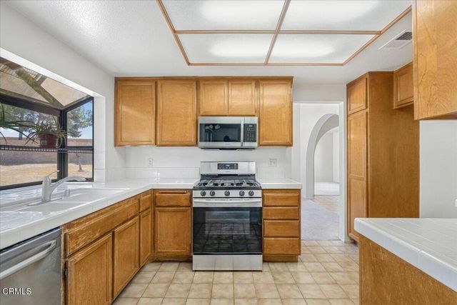 38350 San Mateo Avenue, Palmdale, CA 93551