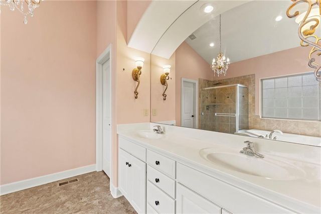 11708 DELAVAN Avenue, Kansas City, KS 66109