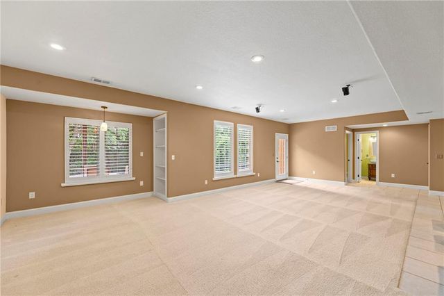 11708 DELAVAN Avenue, Kansas City, KS 66109