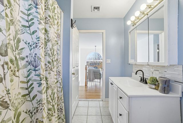 5 Stanley Ter, Saugus, MA 01906