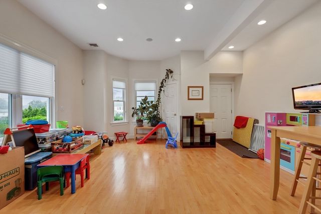 13 Essex St 2, Lynn, MA 01902