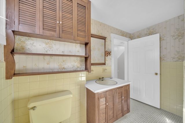 36 England Ave, Fitchburg, MA 01420