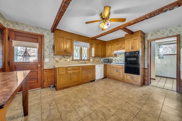 36 England Ave, Fitchburg, MA 01420