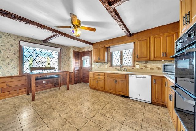 36 England Ave, Fitchburg, MA 01420