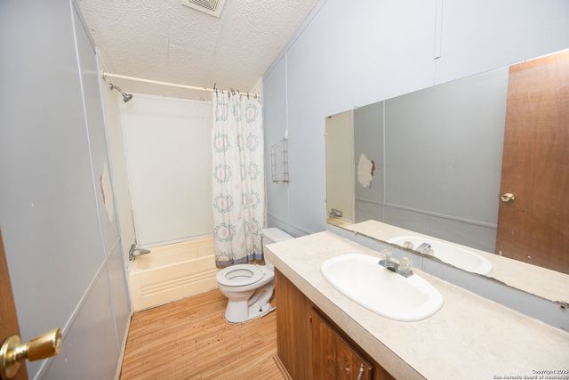 808 Uvalde St, Pleasanton, TX 78064